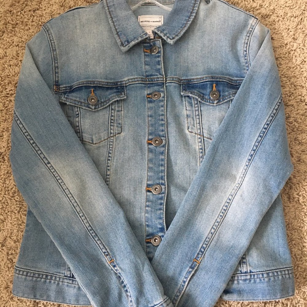 BARELY WORN Jean Denim Jacket